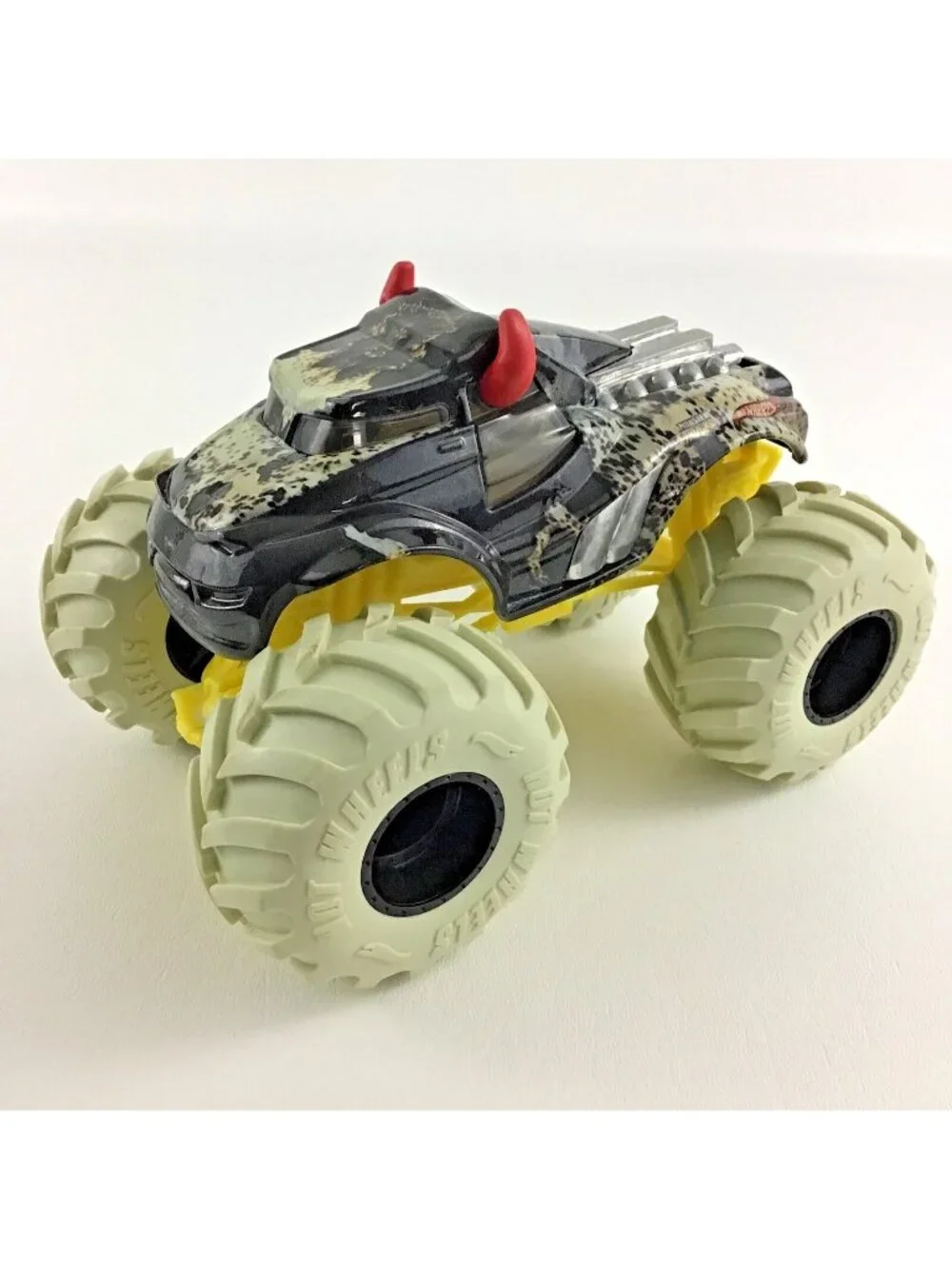 Hot Wheels Monster Jam Steer Clear Bull Truck Large 1:24 Diecast White Tires